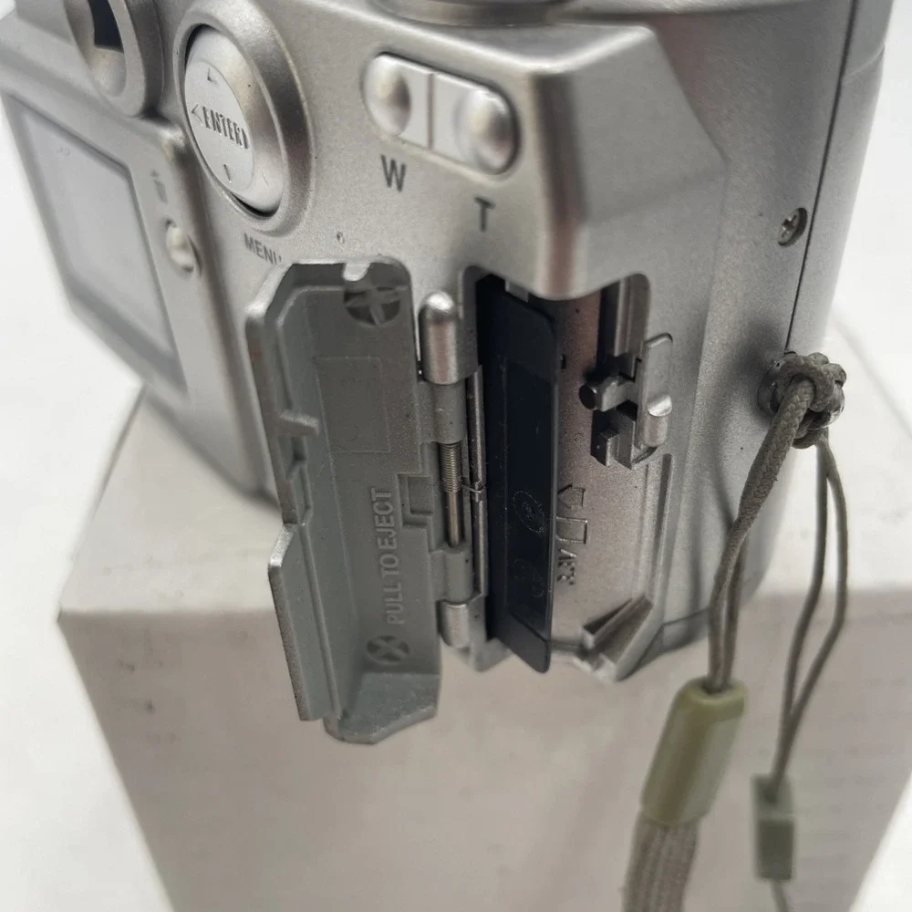 Toshiba PDR M25 2.2MP Digital Camera 3X Zoom+Battery+SD Card+Case-Silver TESTED